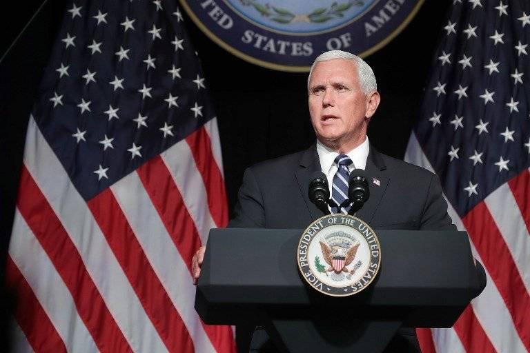 Mike Pence dando un discurso