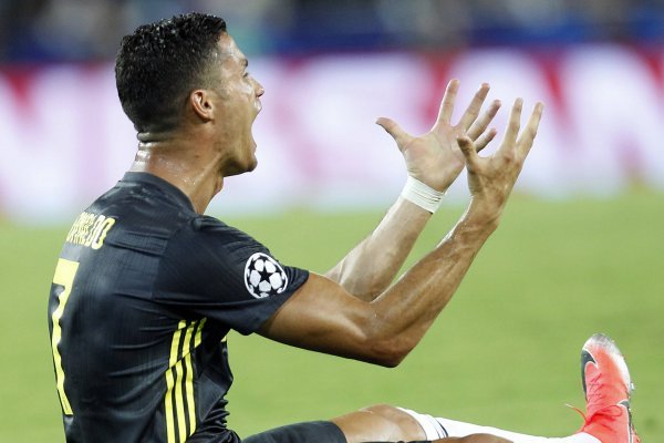 CR7 no aguantó la impotencia de ser expulsado por primera vez en Champions imagen AP