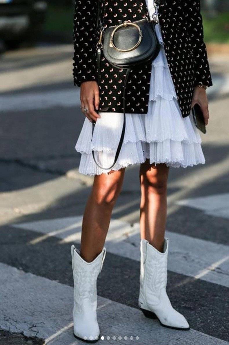 Vestidos con botas vaqueras