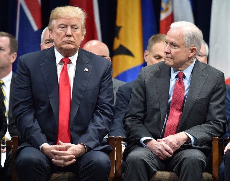 Donald Trump y Jeff Sessions en 2017