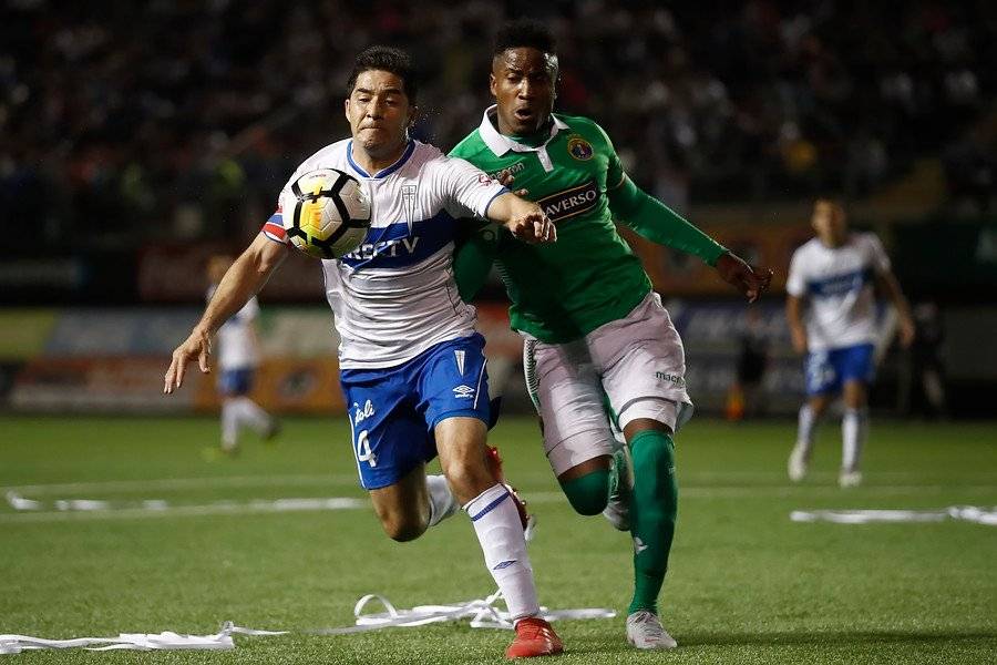 El veterano Cristián Álavez termina contrato con la UC en diciembre. Aún no tiene claridad respecto a su futuro / Foto: Photosport