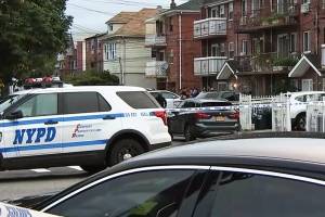 Mujer apuñala a tres bebés y dos adultos en guardería en Nueva York
