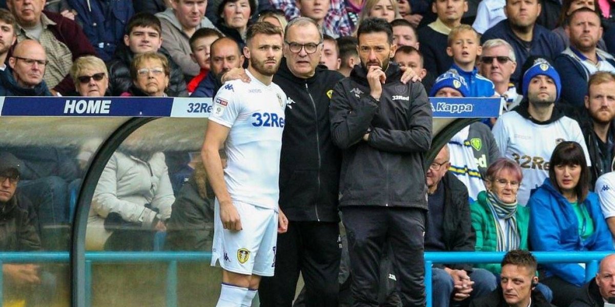 Bielsa perdió el invicto en Inglaterra pero su Leeds sigue como uno de los punteros