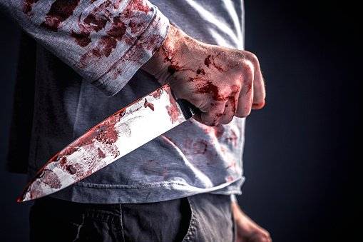 Sacaron los ojos a policía para hacer una capa