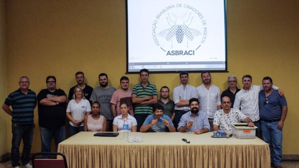 103564298primeirareunodoscriadoresbrasileirostambmdeminhaautoria-7f0d2a9d83fd1811689137b29594c49d.jpg