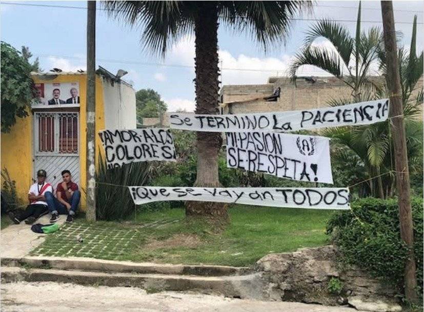 Los lienzos de los hinchas de Atlas / imagen: Mediotiempo