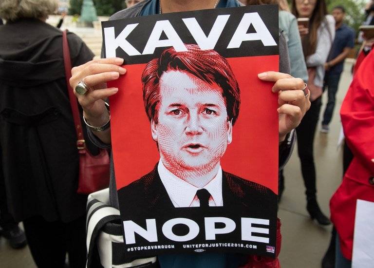 Cartel contra Brett Kavanaugh
