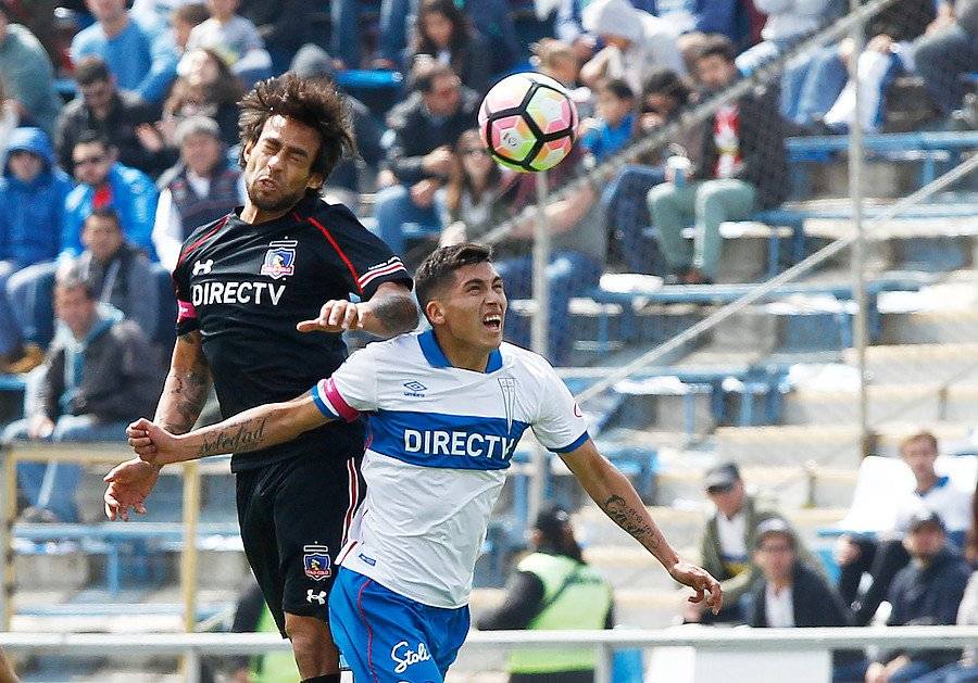 Carlos Lobos ha jugado tres clásicos por la UC ante Colo Colo. En los tres ha sufrido la derrota / Foto: Agencia UNO