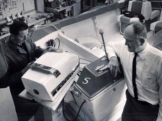 103622577mccwithoutboardengine-796ed247d6c048a3534b417c929363bb.jpg