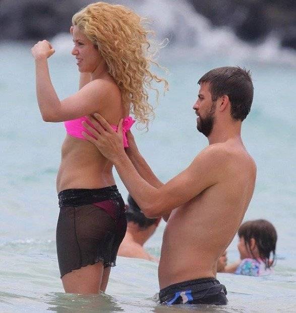 Shakira sin maquillaje, ni Photoshop en bikini con Piqué