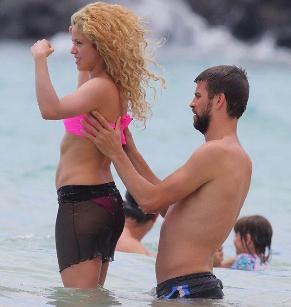 Shakira sin maquillaje, ni Photoshop en bikini con Piqué Shakira sin maquillaje, ni Photoshop en bikini con Piqué