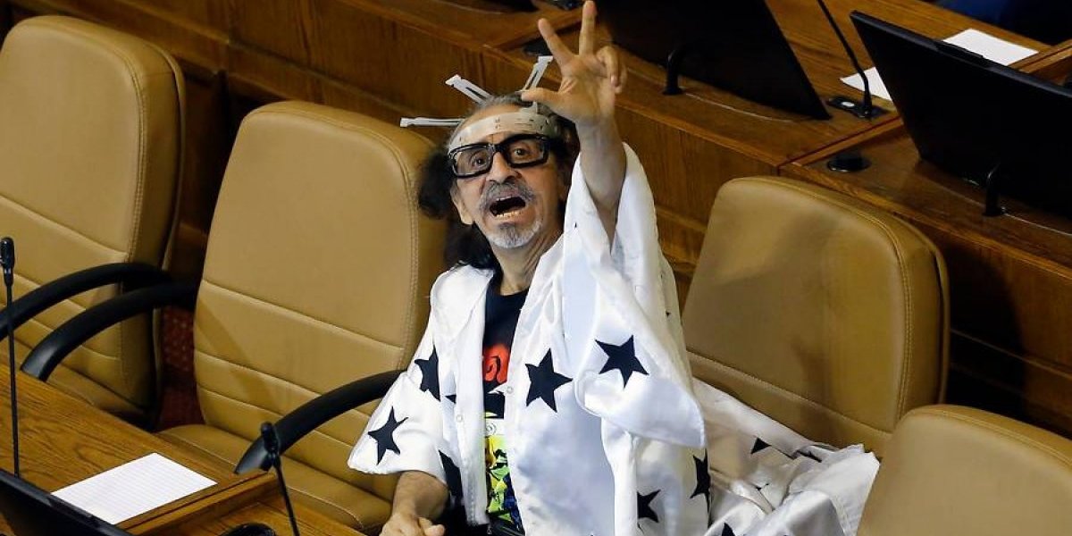 Florcita Motuda: 'El mar fue vendido por Longueira a 7 familias'