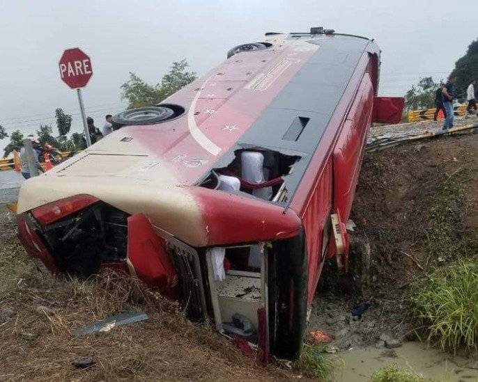 Guayas: Varios heridos tras accidente de un bus interprovincial en Naranjal