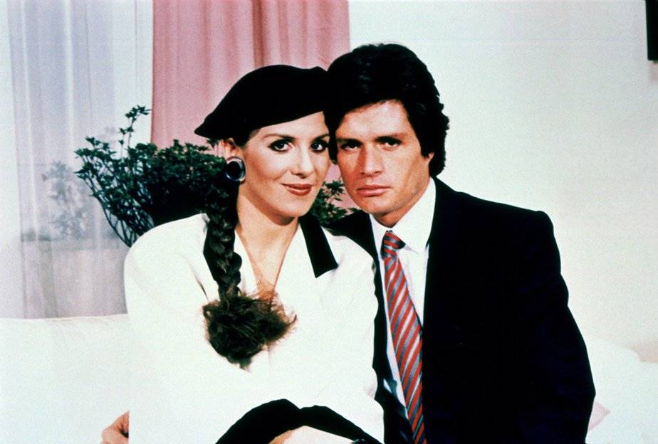Rebecca Jones y Alejandro Camacho