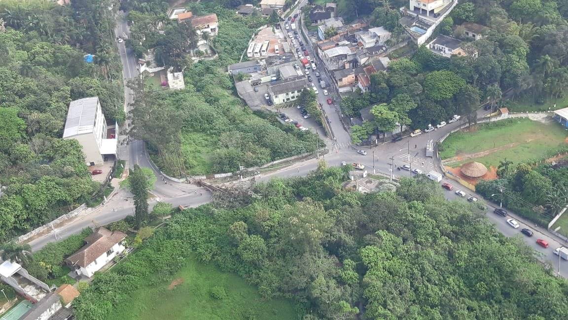 Estrada do Alvarenga árvore caída