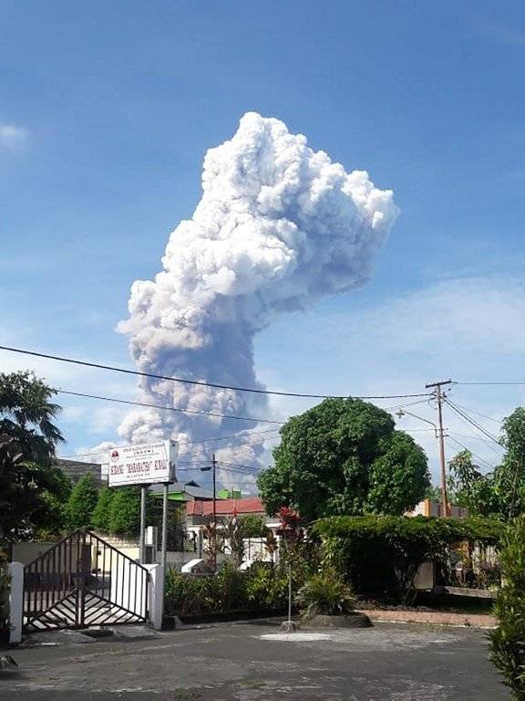 Erupción del volcán Soputan en Indonesia