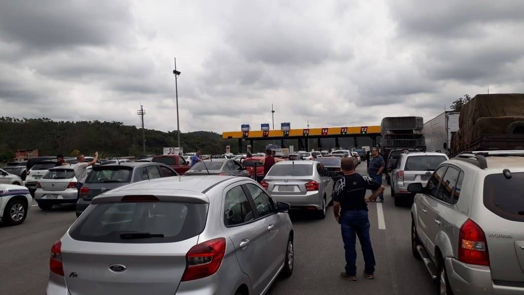 pedágio rodovia dos bandeirantes carro fogo