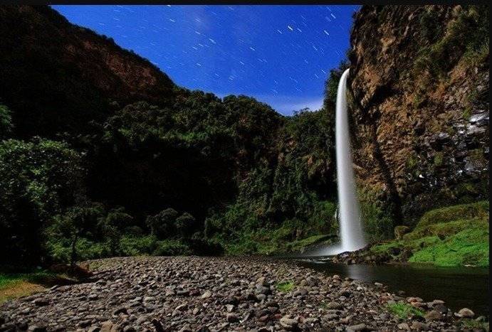 Cascada Cóndor Machay