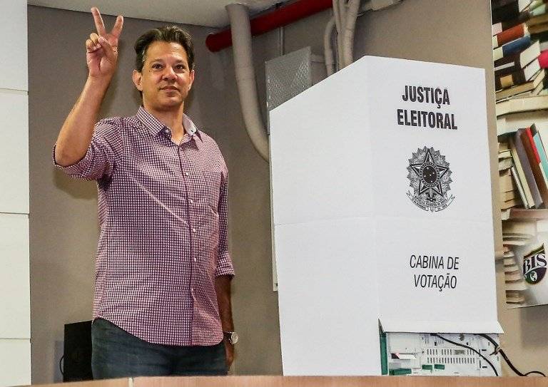 Fernando Haddad vota en Brasil