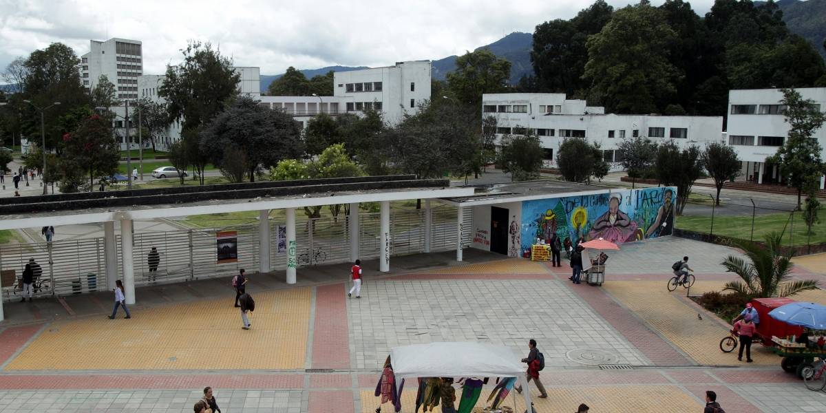 Miles de estudiantes de universidades públicas de Colombia marchan por más recursos