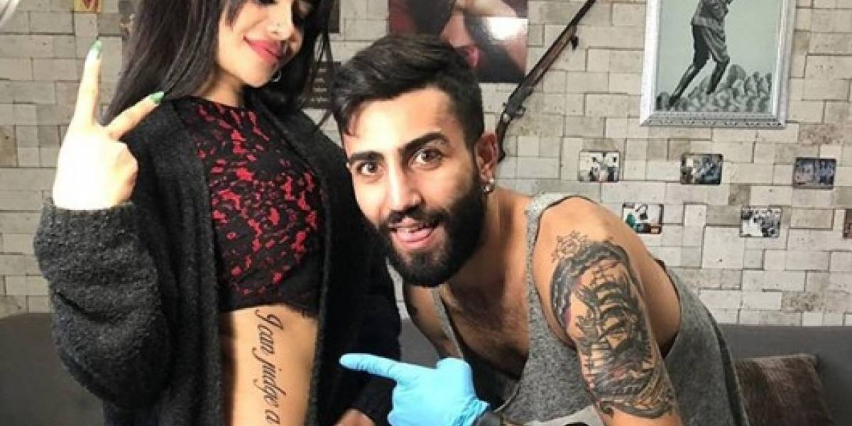 Estrella de Instagram estrena gigantesco tatuaje que le recorre todo el cuerpo y se gana el troleo mundial tras épico error