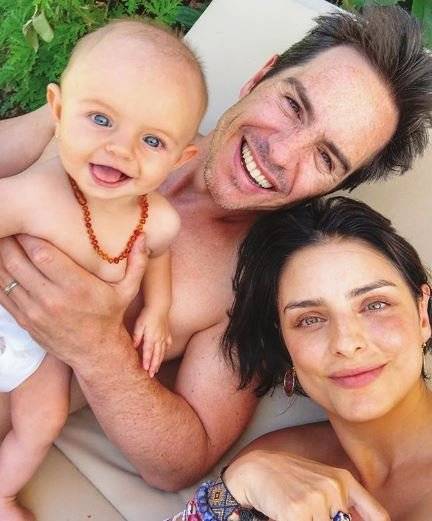Aislinn Derbez y Mauricio Ochmann