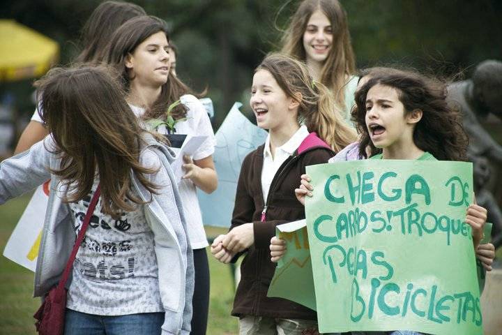 Protesto crianças