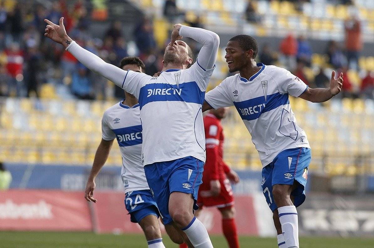 Luciano Aued es uno de los padrinos de César Munder en el primer equipo de la UC / Foto: Photosport