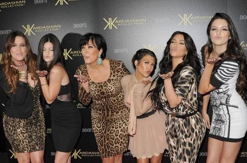 kardashianmillonestemporadaskeepingkardashianslncima2015022600925-0e2a77a6b29d4564813204b803ac77b9.jpg