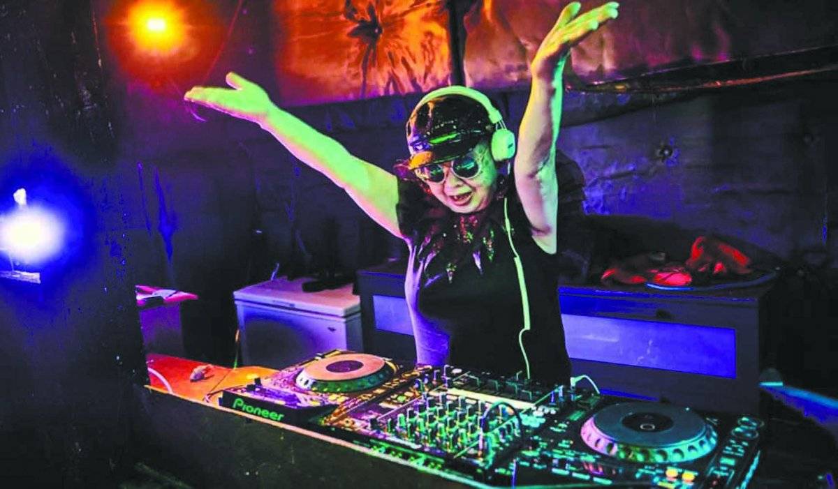 A mais velha DJ profissional