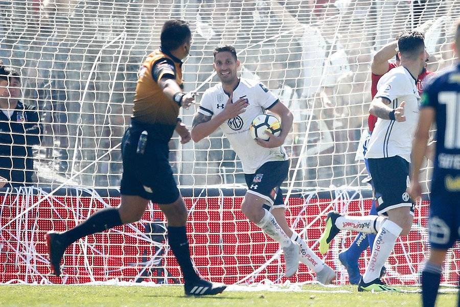 Colo Colo no sabe de victorias desde el 25 de agosto. Ese día el Cacique venció 1-0 a la U con gol de Insaurralde / Foto: Photosport