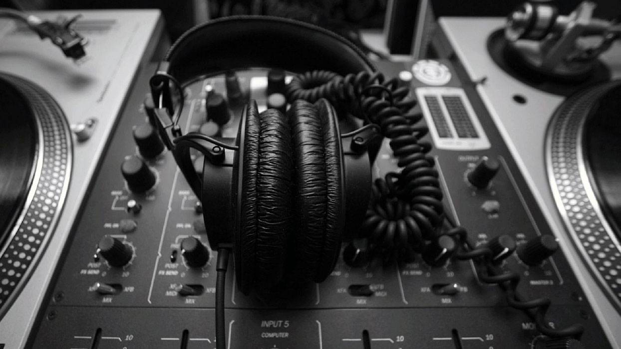 musicheadphones-8dcc03bb8e34dac4c336452f59598ca3.jpg musicheadphones-8dcc03bb8e34dac4c336452f59598ca3.jpg