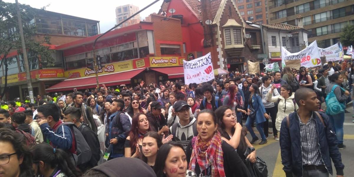 Estudiantes marchan para exigirle al Gobierno mayores recursos a la educación Estudiantes marchan para exigirle al Gobierno mayores recursos a la educación