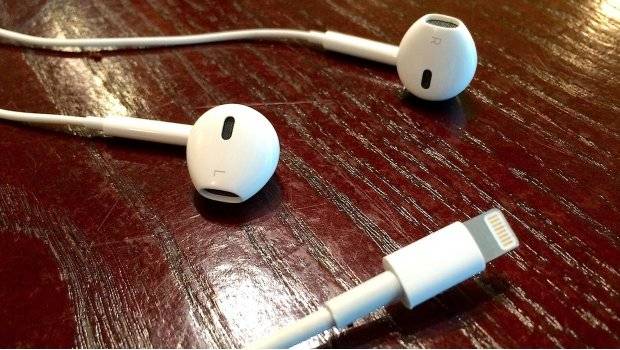 0847headphones620x3501-b146e1bf50a8cf9f4c126b76f2895090.jpg