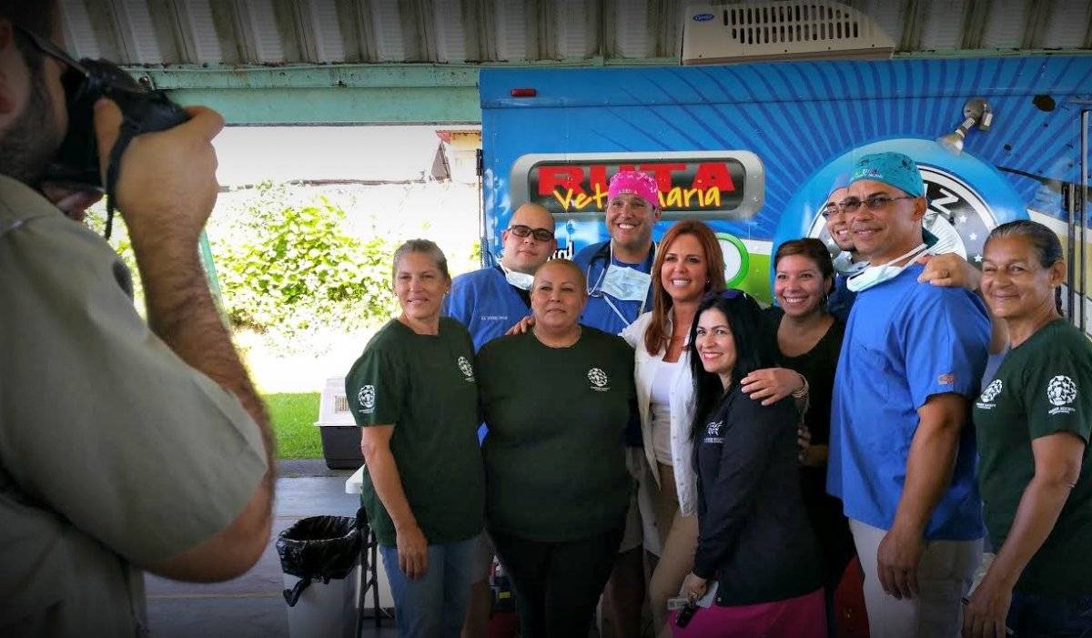 2voluntariosyveterinarios202195855-6a234a2a6f07fd0c74600dd16d098b68.jpg