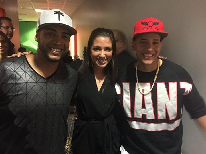 alexandralugaronjuntoadonomarydaddyyankee-779829f4896f7c42df439fb75ae9e80c.jpg