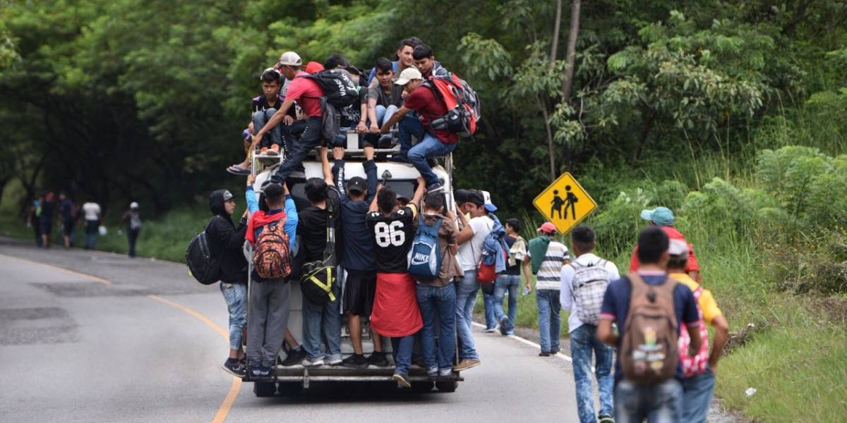 México frena la caravana de inmigrantes