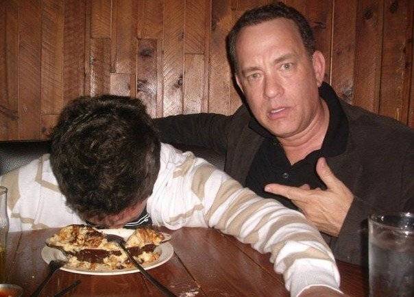tomhanksanddrunkfan604x434-a65eae861415c3e2f80baaefe37c2071.jpg tomhanksanddrunkfan604x434-a65eae861415c3e2f80baaefe37c2071.jpg