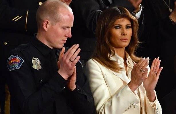 usfirstladymelaniatrumpandpoliceofficerryanholetsapplaudduringthestateoftheunionadd6740752-845d8ebabd016736464fe5af9f461b68.jpg