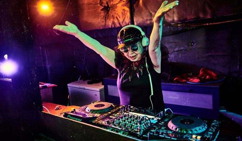 La DJ profesional más vieja