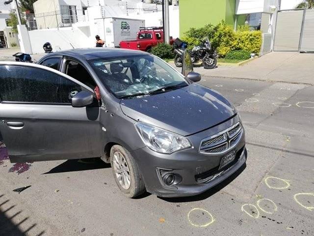 Atacan a tres personas en el ingreso alterno a Ciudad Bugambilias