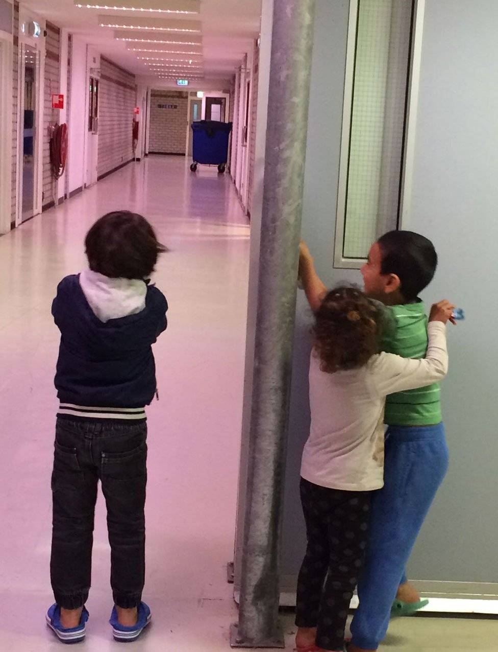 92373620refugees976-9e8c32a4d7adc706c773180a591b6b22.jpg