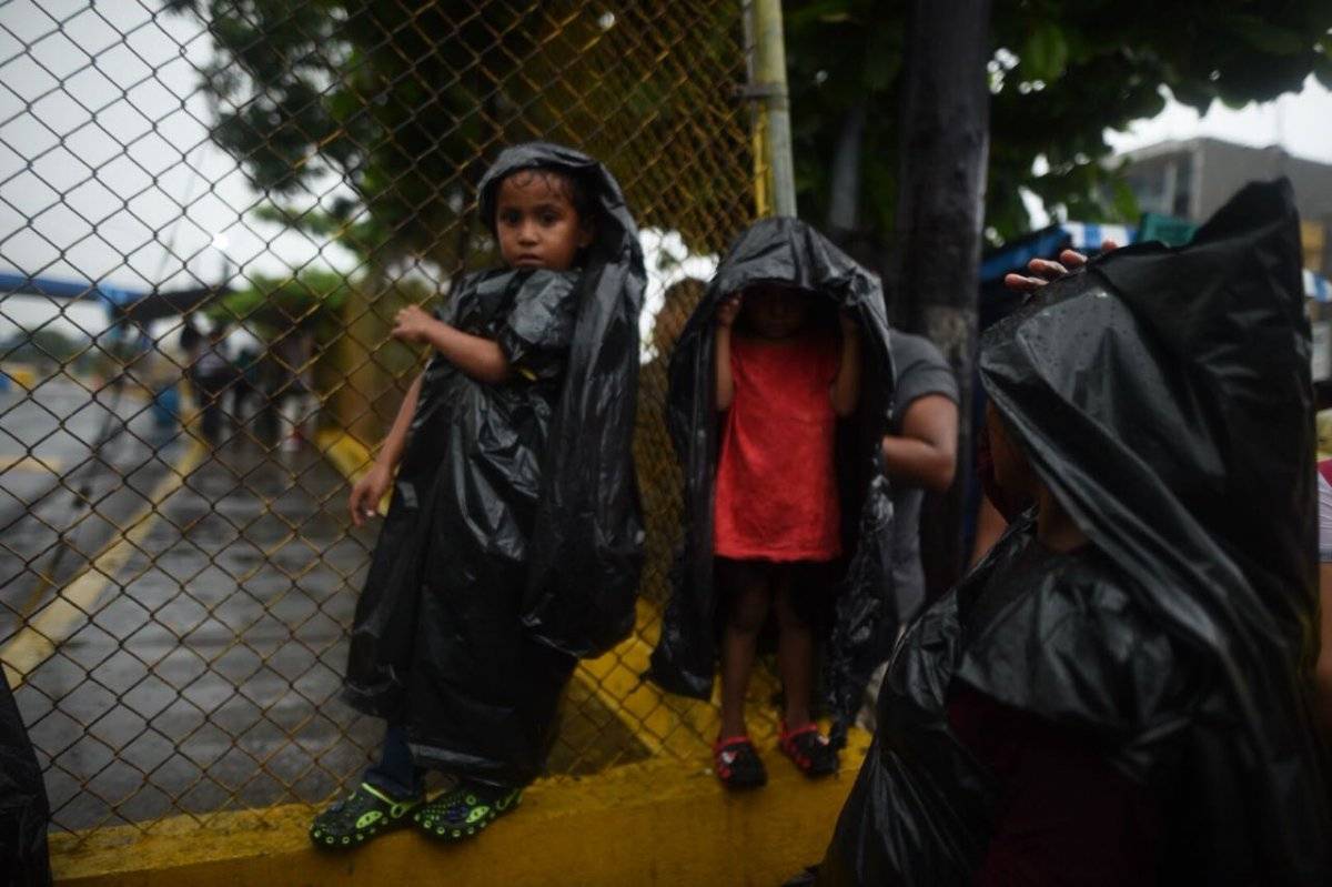 Caravana de migrantes hondureños reanuda en México su marcha hacia EE.UU Caravana de migrantes hondureños reanuda en México su marcha hacia EE.UU