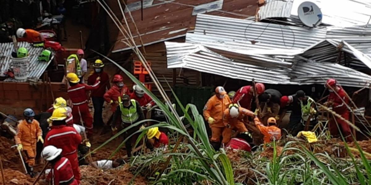 Al menos 6 muertos deja deslizamiento en Barrancabermeja Al menos 6 muertos deja deslizamiento en Barrancabermeja