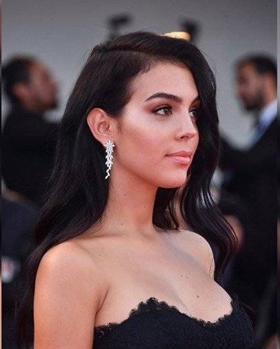 Impresionante cambio de look de novia de Cristiano Ronaldo
