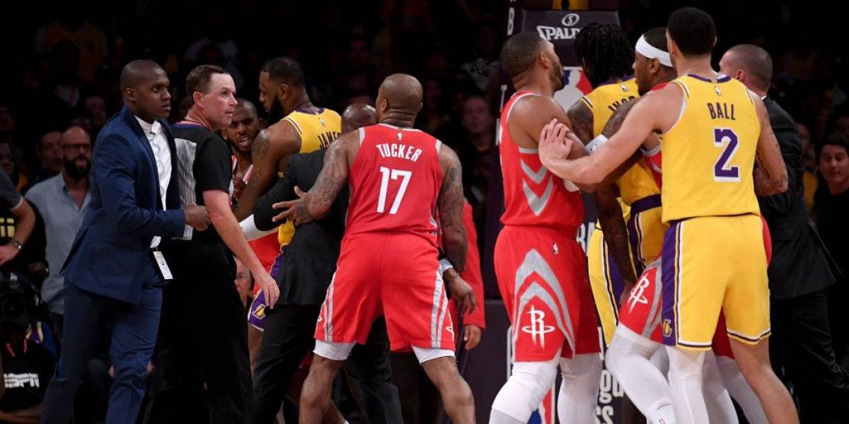 Jugadores de Lakers y Rockets terminan a puñetazos Jugadores de Lakers y Rockets terminan a puñetazos