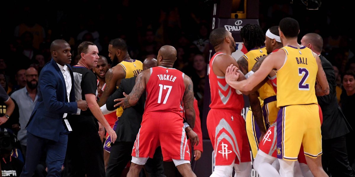 Jugadores de Lakers y Rockets terminan a puñetazos Jugadores de Lakers y Rockets terminan a puñetazos