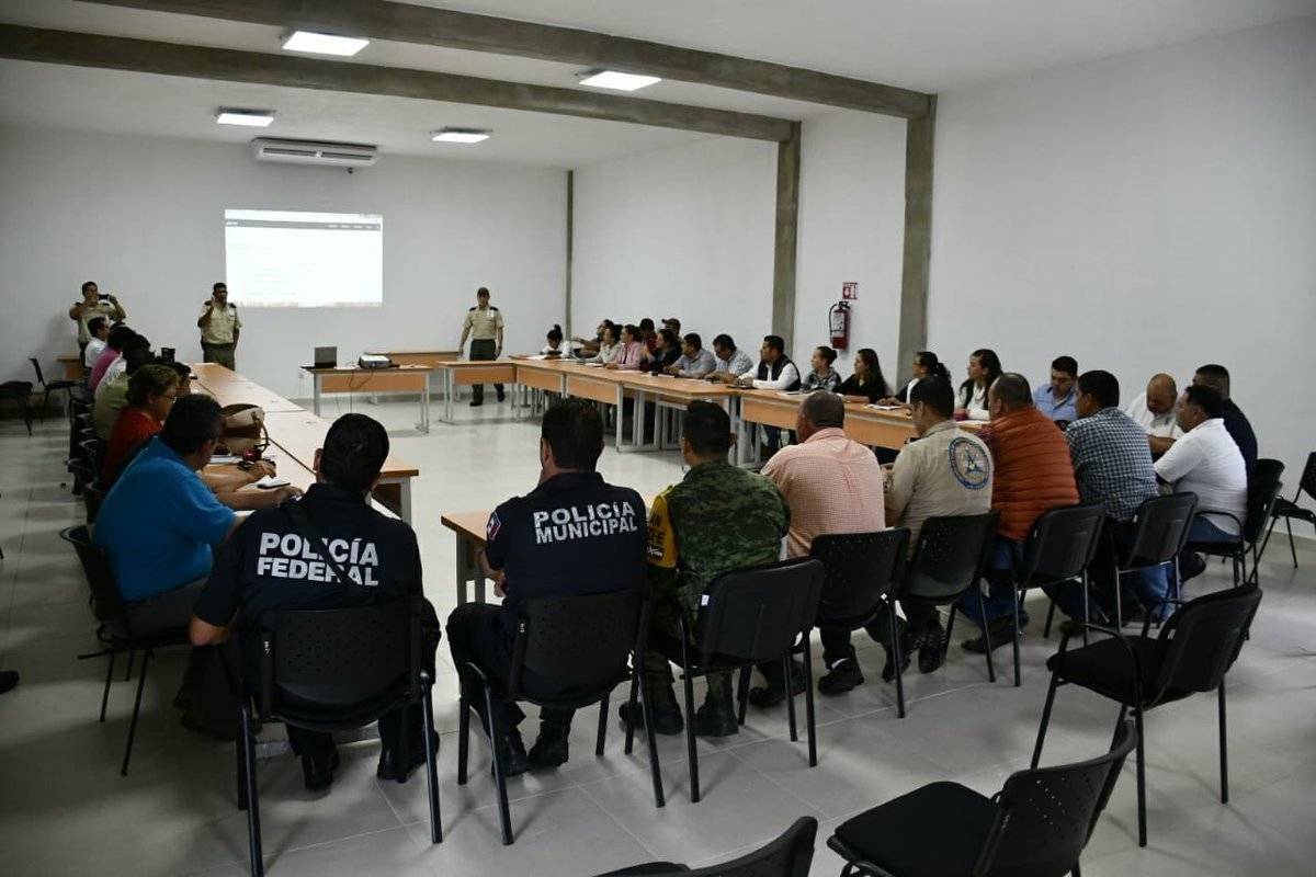 Comienza desalojo de hoteles en Puerto Vallarta antes cercanía de