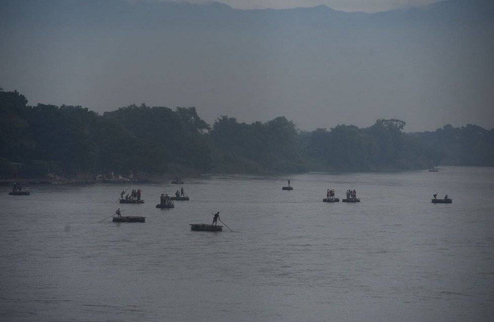 Una de las rutas que usan los migrantes es el cruce del rió Suchiate.