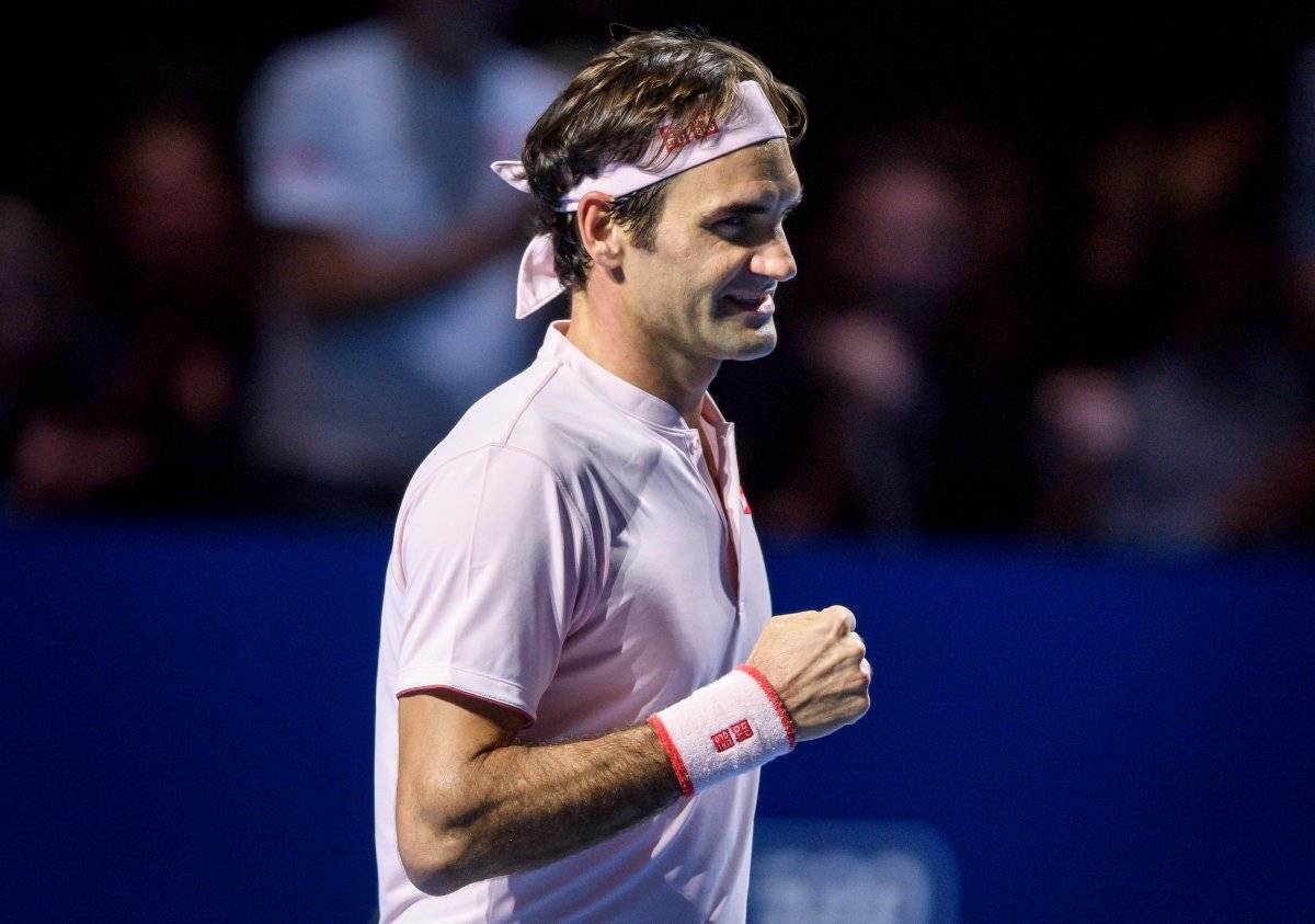 Federer gana en casa